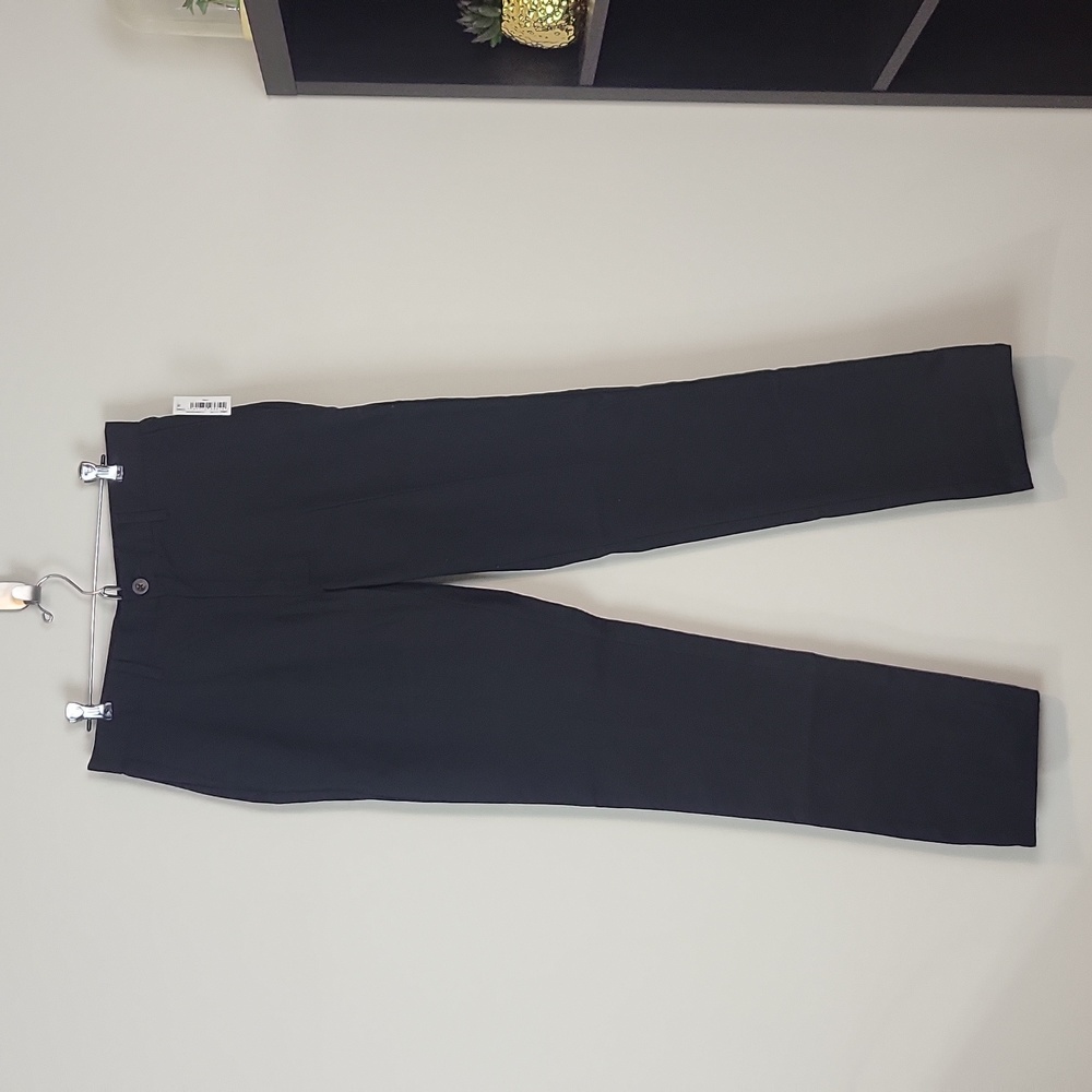 AMAZON ESSENTIALS Black Slim-Fit Wrinkle-Resistant Flat Chino Front Pant  -30x32